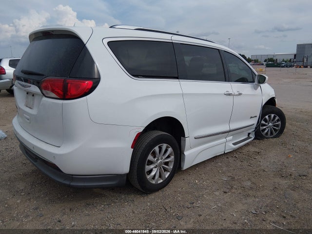 2019 CHRYSLER PACIFICA TOURING L 4