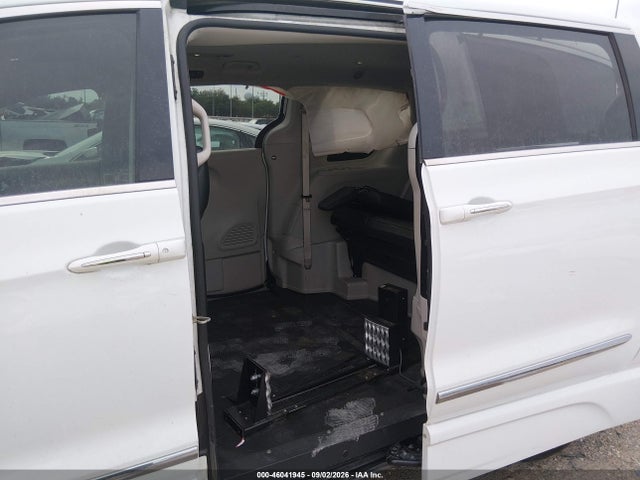 2019 CHRYSLER PACIFICA TOURING L 8