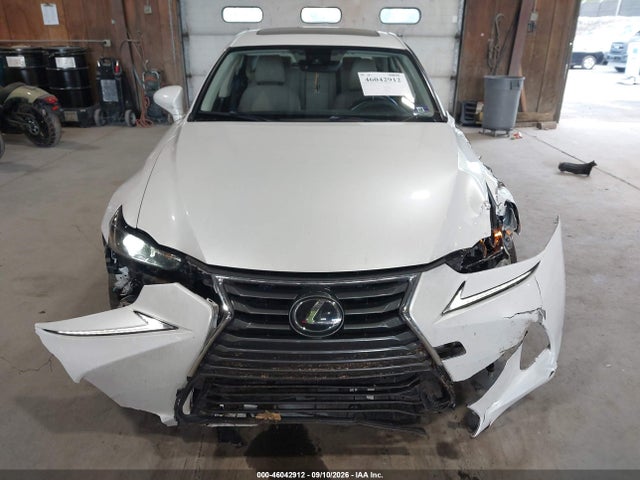 2018 LEXUS IS 300 17