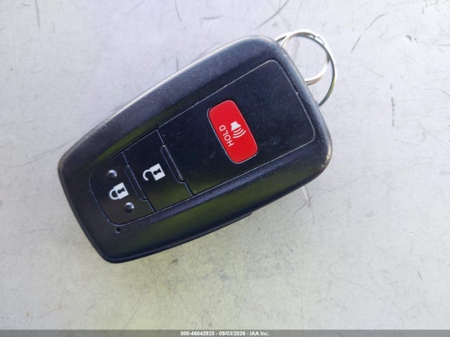 2019 TOYOTA PRIUS XLE 11