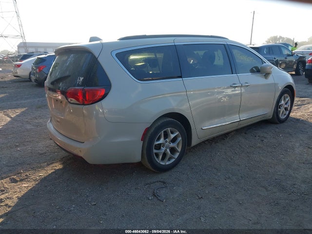 2017 CHRYSLER PACIFICA TOURING-L 4