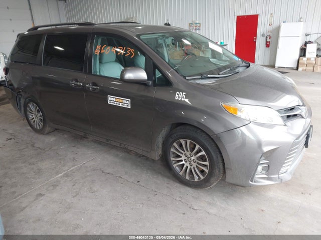 2020 TOYOTA SIENNA XLE