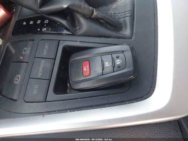 2019 TOYOTA RAV4 XLE 11