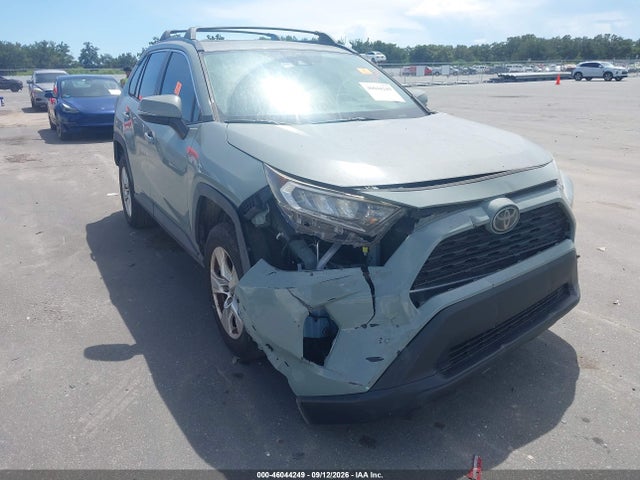 2019 TOYOTA RAV4 XLE 12