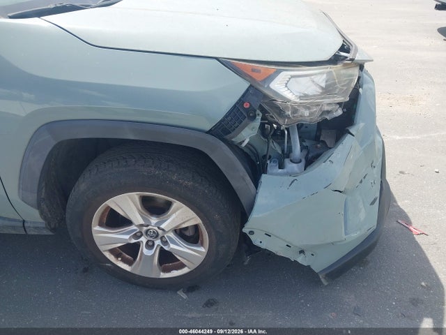 2019 TOYOTA RAV4 XLE 13