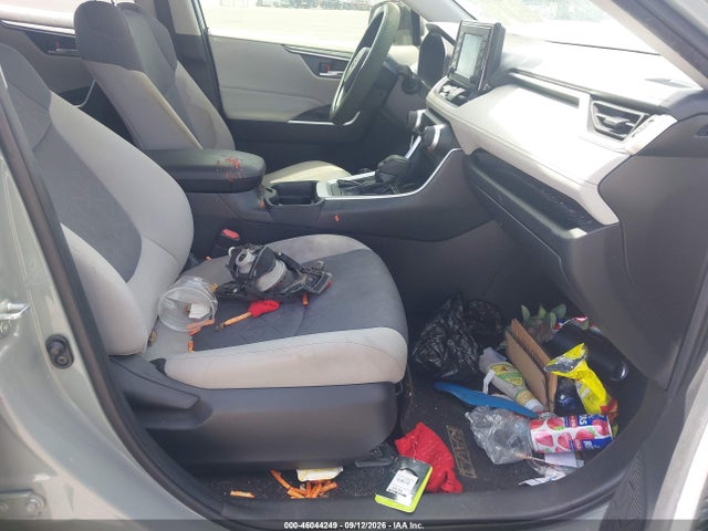 2019 TOYOTA RAV4 XLE 5
