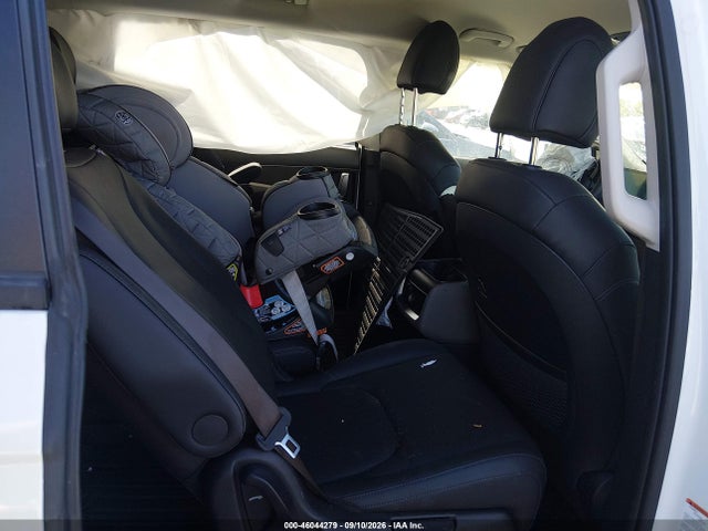 2025 KIA CARNIVAL MPV HYBRID EX 8
