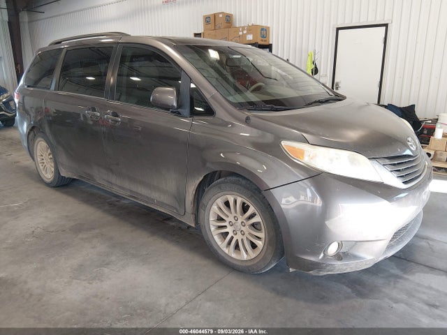 2011 TOYOTA SIENNA XLE V6