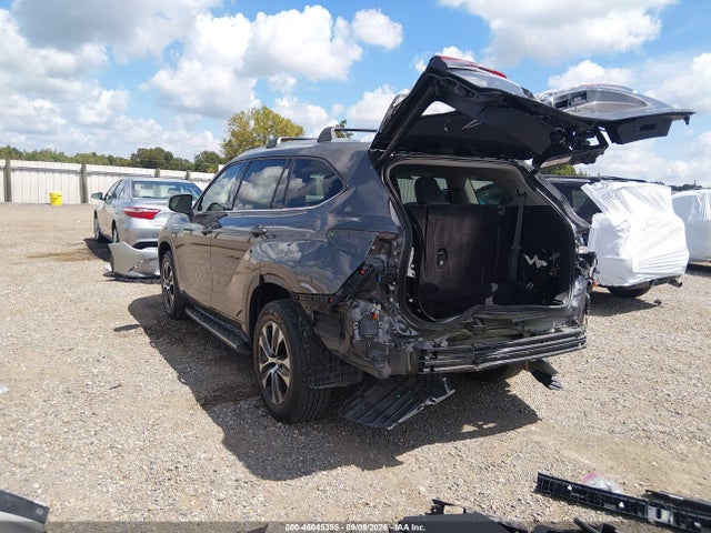 2021 TOYOTA HIGHLANDER XLE 3