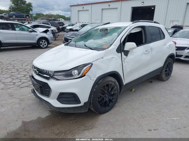 2022 CHEVROLET TRAX FWD LT 2