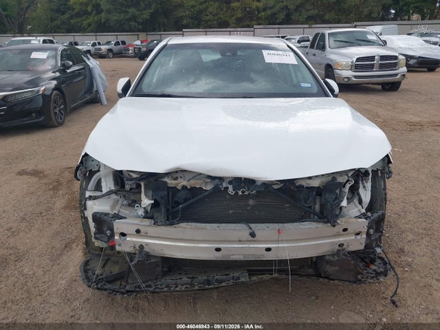 2019 TOYOTA CAMRY LE 13