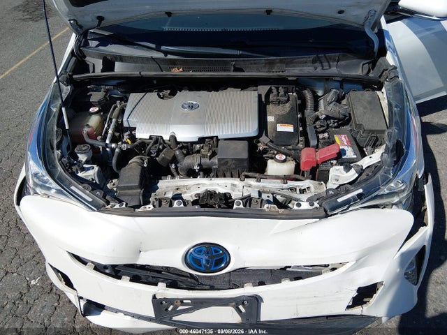 2017 TOYOTA PRIUS THREE TOURING 10