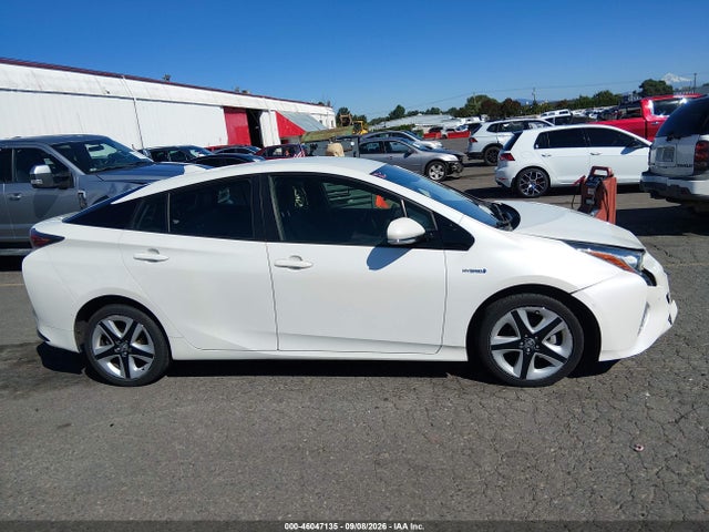 2017 TOYOTA PRIUS THREE TOURING 13