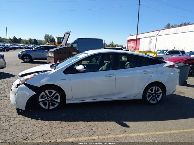 2017 TOYOTA PRIUS THREE TOURING 14