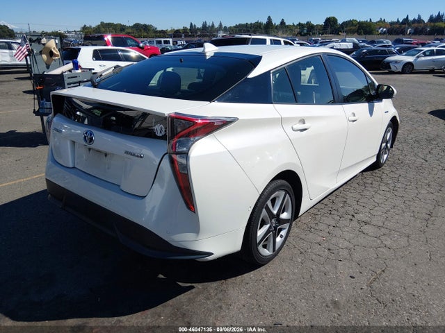 2017 TOYOTA PRIUS THREE TOURING 4