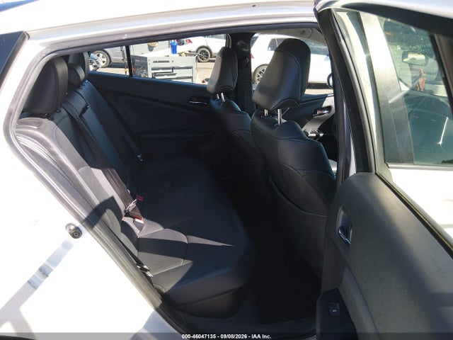 2017 TOYOTA PRIUS THREE TOURING 8