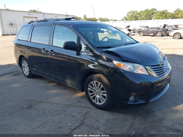 2013 TOYOTA SIENNA XLE V6 8 PASSENGER