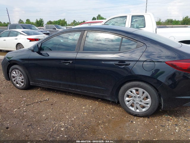 2019 HYUNDAI ELANTRA SE 14
