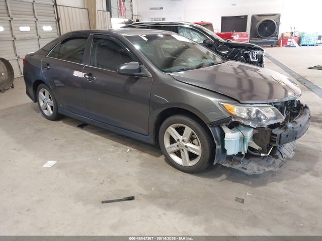2014 TOYOTA CAMRY SE
