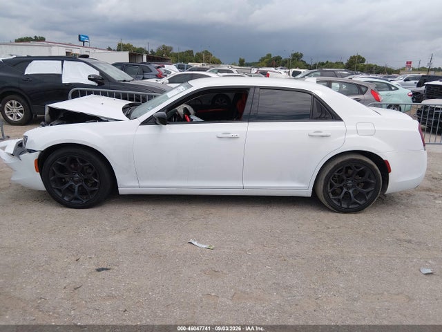 2019 CHRYSLER 300 TOURING 14
