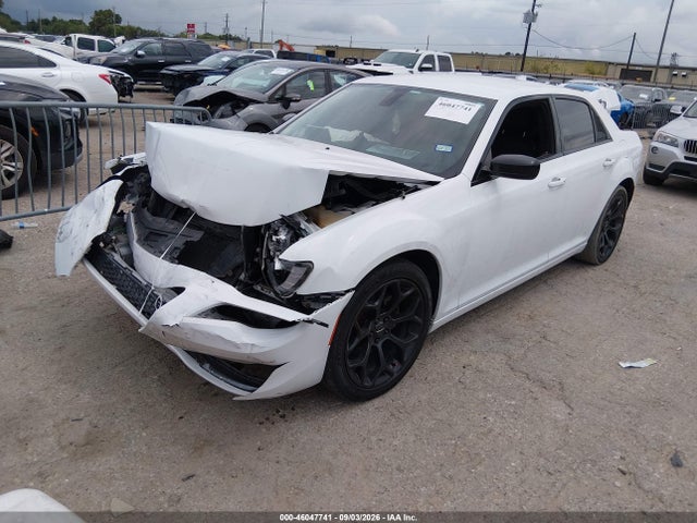 2019 CHRYSLER 300 TOURING 2