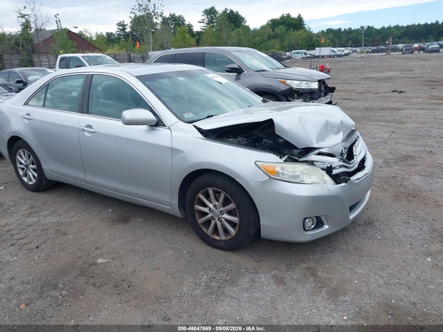 2011 TOYOTA CAMRY XLE V6