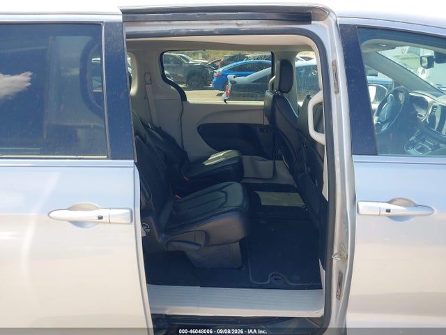2023 CHRYSLER PACIFICA TOURING L 8