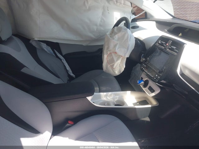 2017 TOYOTA PRIUS THREE 5
