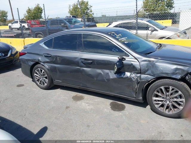 2022 LEXUS ES 300H 13