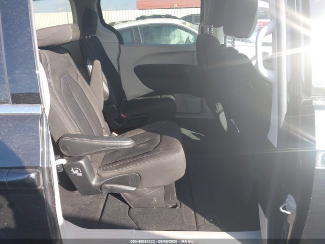 2023 CHRYSLER VOYAGER LX 8