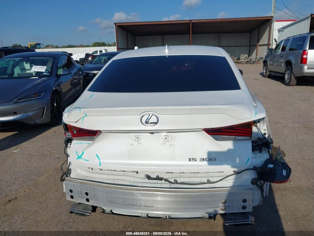 2019 LEXUS IS 300 17