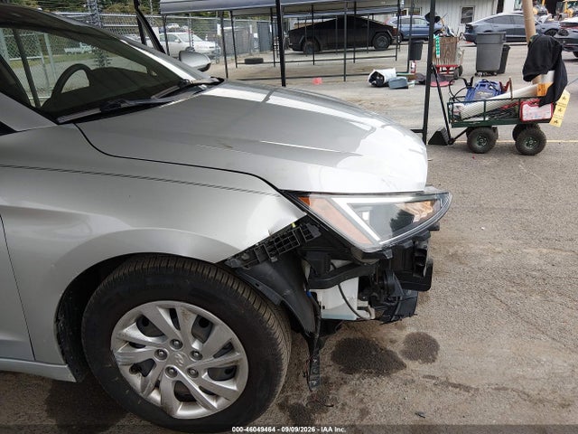 2019 HYUNDAI ELANTRA SE 16