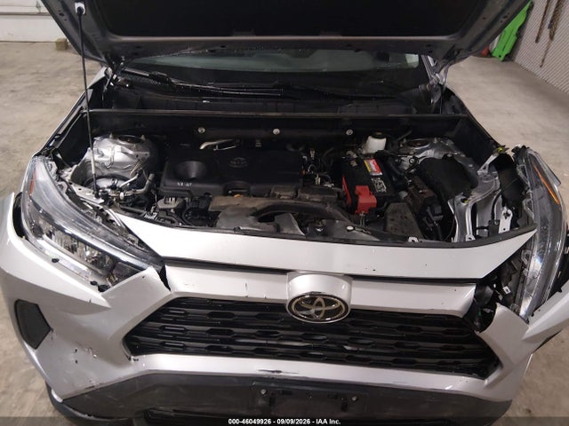 2020 TOYOTA RAV4 LE 10