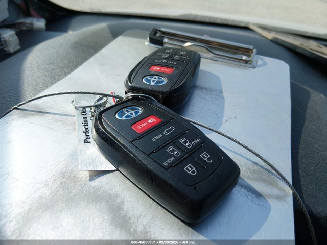 2022 TOYOTA SIENNA XSE 11