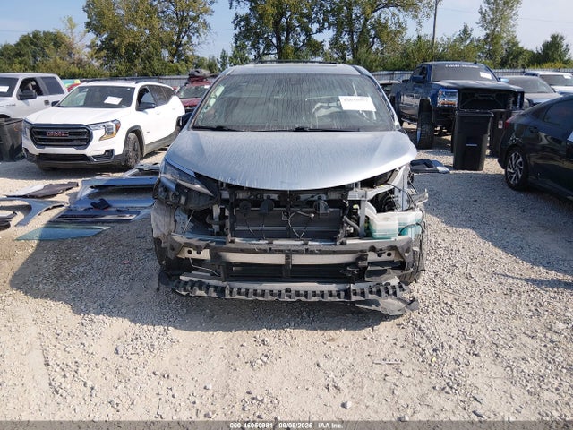 2022 TOYOTA SIENNA XSE 13