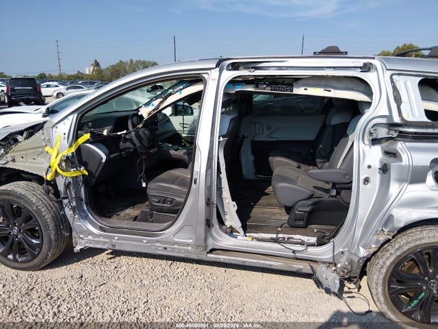 2022 TOYOTA SIENNA XSE 15