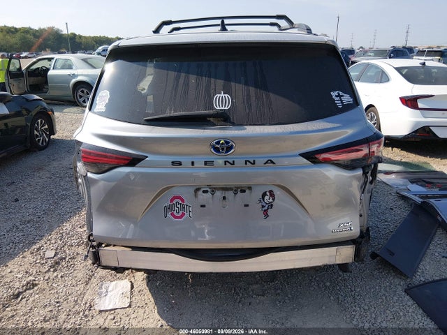 2022 TOYOTA SIENNA XSE 17