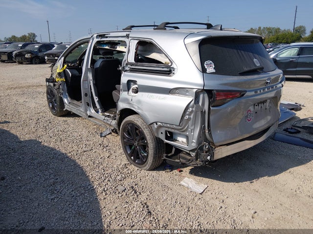 2022 TOYOTA SIENNA XSE 3