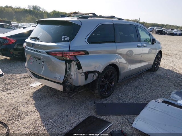 2022 TOYOTA SIENNA XSE 4
