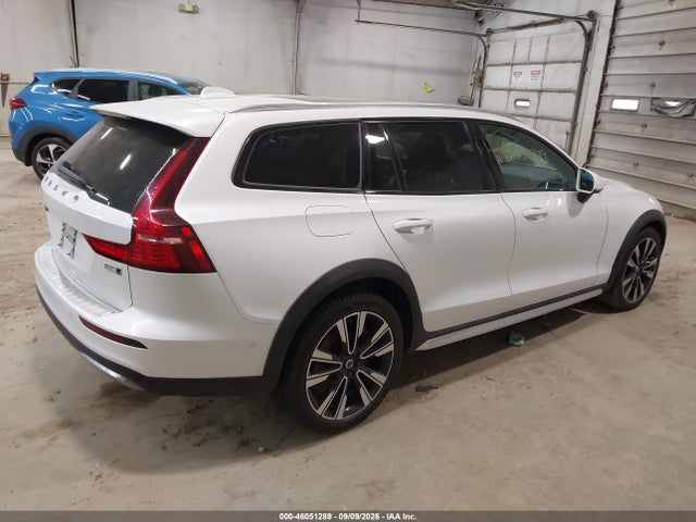 2023 VOLVO V60 CROSS COUNTRY B5 ULTIMATE 4