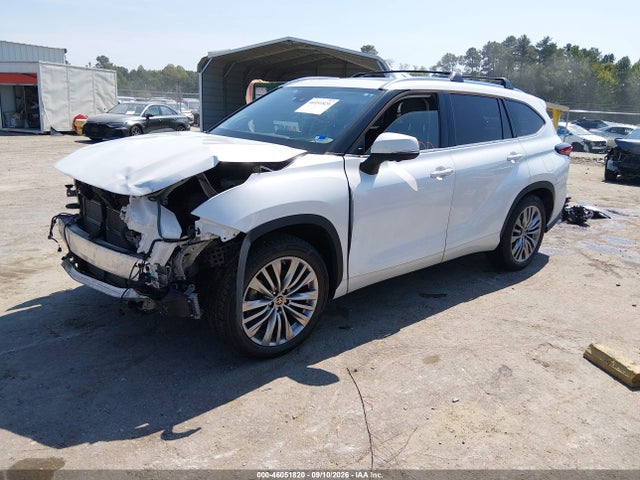2023 TOYOTA HIGHLANDER HYBRID PLATINUM 2