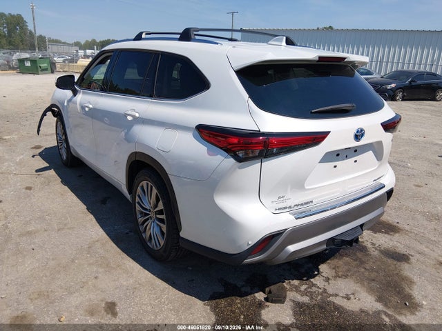 2023 TOYOTA HIGHLANDER HYBRID PLATINUM 3