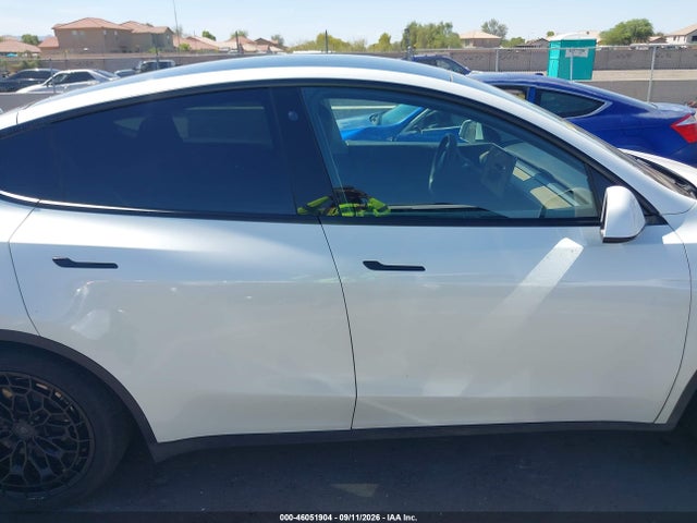 2022 TESLA MODEL Y LONG RANGE DUAL MOTOR ALL-WHEEL DRIVE 13
