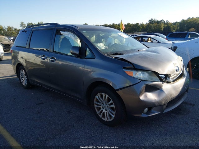 2015 TOYOTA SIENNA XLE 8 PASSENGER