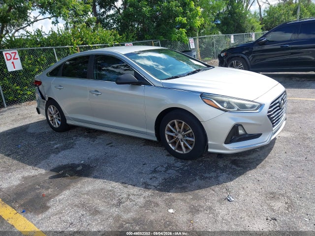2018 HYUNDAI SONATA SE