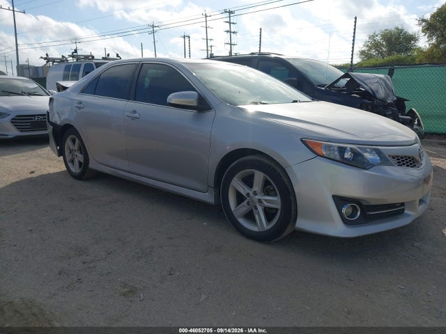 2014 TOYOTA CAMRY SE