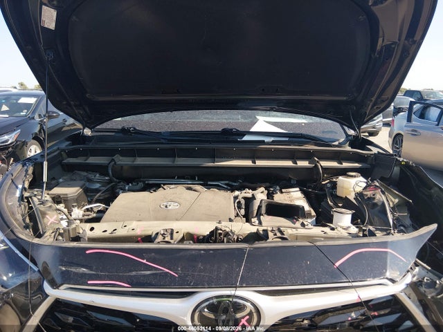 2022 TOYOTA HIGHLANDER XLE 10