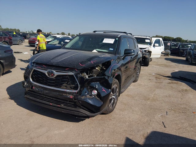 2022 TOYOTA HIGHLANDER XLE 2