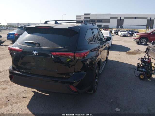 2022 TOYOTA HIGHLANDER XLE 4