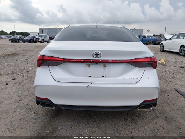 2019 TOYOTA AVALON LIMITED 17